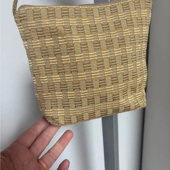 Elegant Beige Woven Shoulder Bag - Picture 2 of 4